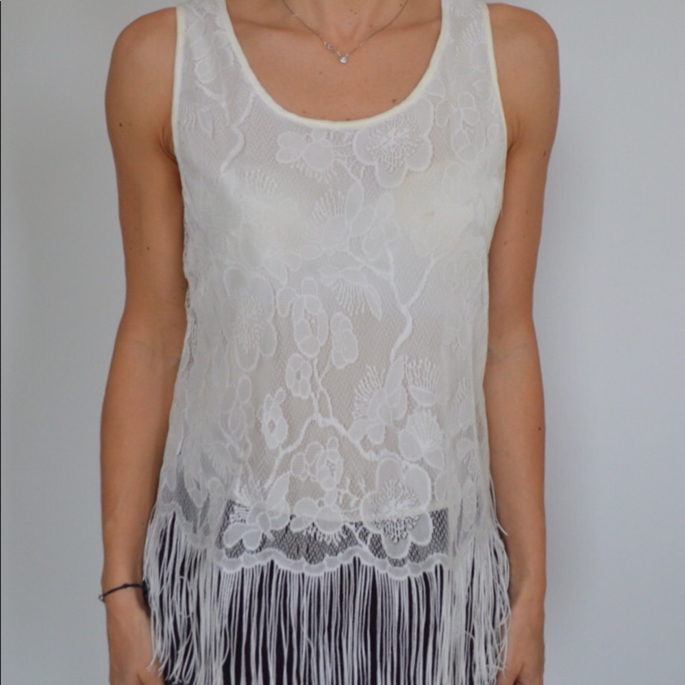 Laced white top - Picture 3 of 3